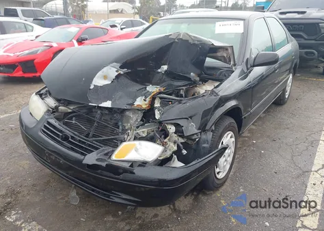 1999 Toyota Camry Le z USA, uszkodzony, nr VIN 4T1BG22K7XU910838